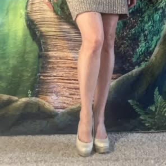 Sparkly gold stilletos - Picture 1 of 4